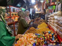 Pedagang Kurma di Tanah Abang Banjir Cuan Jelang Ramadan
