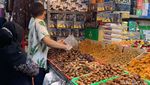 Pedagang Kurma di Tanah Abang Banjir Cuan Jelang Ramadan