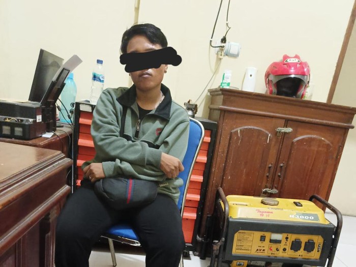 Nur Fadilah peracun Azis, pekerja bengkel di Lamongan