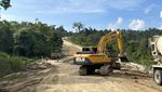 Penampakan Proyek Jalan Baru yang Membelah Hutan Lebat di Papua Barat