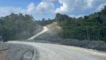 Penampakan Proyek Jalan Baru yang Membelah Hutan Lebat di Papua Barat Penampakan Proyek Jalan Baru yang Membelah Hutan Lebat di Papua Barat
