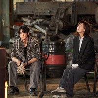 Karakter Cha Eun Woo kemudian bertemu seorang profesor psikologi dan penulis terkenal yang ingin membalas dendam atas kematian putranya. Sejak itu, keduanya menyembuhkan trauma satu sama lain. Foto: dok. TikTok @elmyrys, dok. MBC