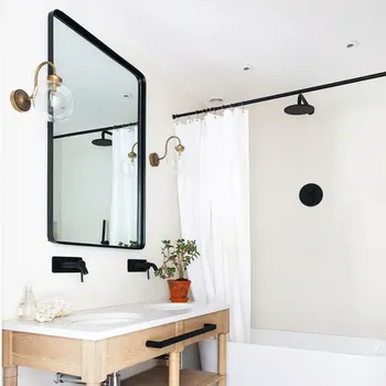 Penyangga bathtub di kamar mandi bisa menjadi tempat mengeringkan pakaian