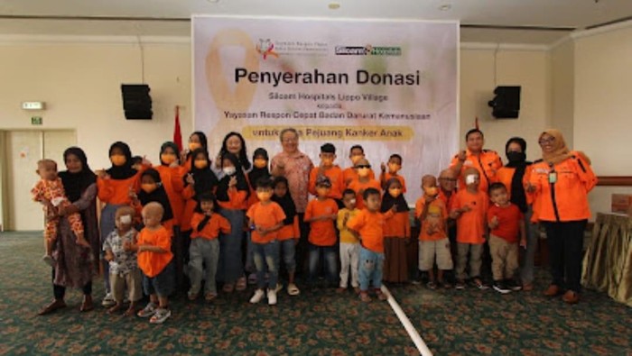 Penyerahan Donasi RS Siloam Lippo Village Untuk para Pejuang Kanker Anak