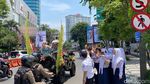 Wali Kota Eri  Arak Piala Adipura Kencana Keliling Surabaya