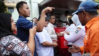Sembako yang dijual berupa beras, minyak 2 liter, gula, tepung, terigu dan mie instan. 