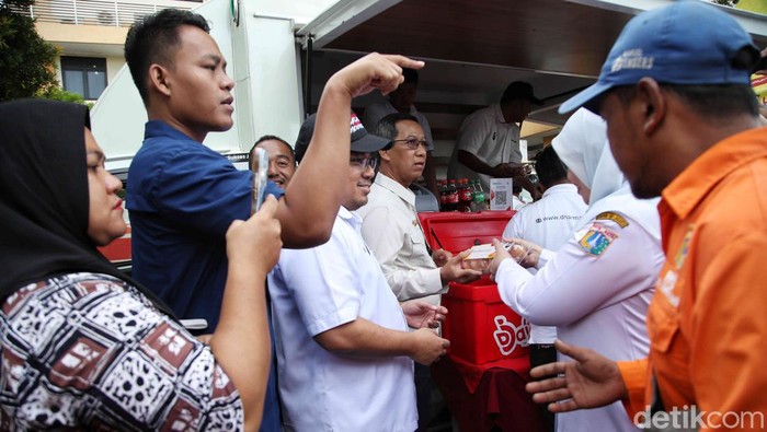 Pj Gubernur DKI Jakarta Tinjau Pasar Sembako Murah Penjabat (Pj) Gubernur DKI Jakarta Heru Budi Hartono meninjau kegiatan pasar sembako murah di Kecamatan Cilincing, Jakut. Pasar dibuka pukul 08.00 WIB.