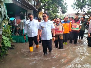 Cek Banjir Mojokerto, Pj Gubernur Jatim Fokus Solusi dan Layanan Kemanusiaan
