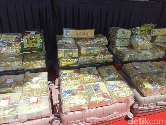 Polisi menyita 110 kilogram sabu dari jaringan gembong narkoba Murtala Cs.
