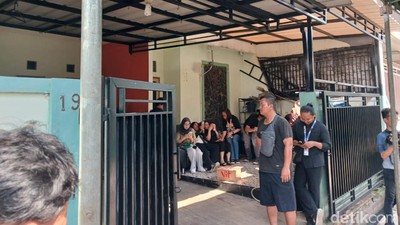 Keadaan di Rumah Duka Polo Srimulat