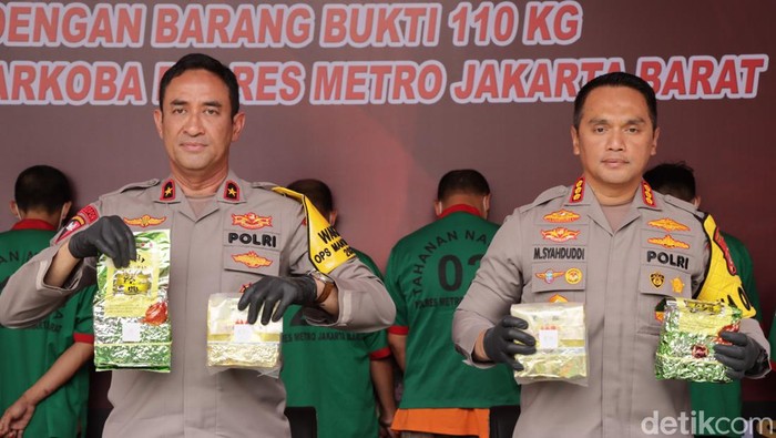 Polres Metro Jakarta Barat mengungkap 700 kilogram sabu selama setahun terakhir, terbaru ada 110 kilogram sabu dari gembong narkoba Murtala Ilyas dkk.