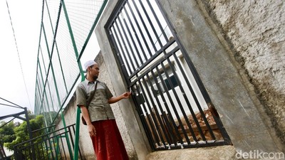 Potret Akses Jalan Menuju Ponpes di Depok yang Ditutup