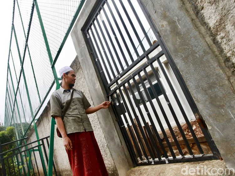 Potret Akses Jalan Menuju Ponpes di Depok yang Ditutup