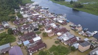 Banjir luapan Sungai Batanghari yang merendam ratusan rumah di kawasan itu sejak pertengahan Desember tahun lalu masih belum berakhir hingga kini.  