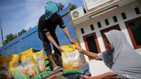 Sementara itu, beras disediakan sebanyak 10 ton. Beras SPHP 5 kilogram dijual dengan harga Rp 53.000.