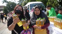 Minyak goreng dijual dengan harga Rp 13.000 per 1 liter.