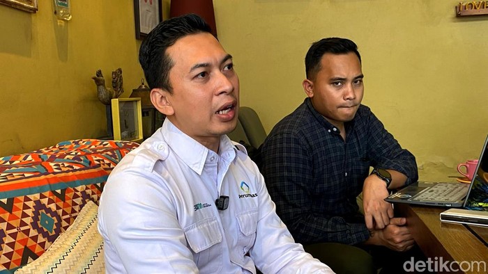 Project Director Perum Perumnas Bandung 2 Aditiya Prio Singgih (kemeja putih).