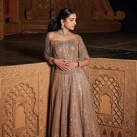 Tidak kurang dari 800 tamu diundang untuk turut serta dalam perayaan ini. Dana yang dikeluarkan untuk pesta mewah tersebut dikabarkan menghabiskan sekitar 12 miliar rupee atau setara dengan Rp 2,3 triliun. Foto: dok. Instagram @ sangeetahairartist