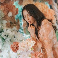 Meski sudah hampir kepala 4 namun Raline Shah masih terlihat cantik dan awet muda. Tak heran jika banyak yang mengidolakan dirinya dan kerap memberinya pujian. Foto: Instagram/@ralineshah