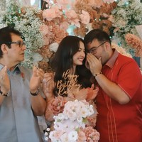 Artis cantik Raline Shah baru saja berulang tahun yang ke-39 tepat pada tanggal 4 Maret 2024 kemarin. Di hari bahagianya itu Raline menggelar perayaan bersama keluarga dan para sahabatnya. Foto: Instagram/@ralineshah