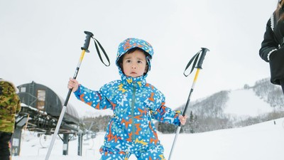 7 Potret Rayyanza Cipung & Keluarga Main Ski di Jepang, Gayanya Bikin Gemas