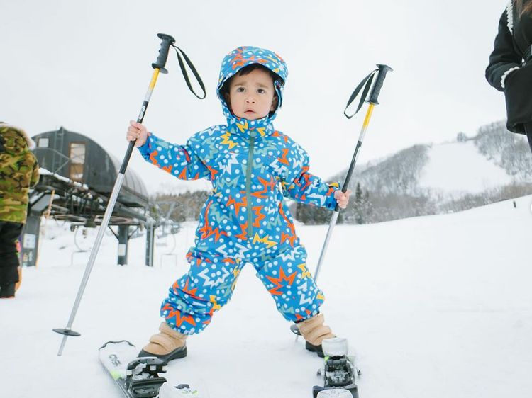 7 Potret Rayyanza Cipung & Keluarga Main Ski di Jepang, Gayanya Bikin Gemas