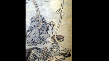 Rokurokubi: Makhluk ini diceritakan sangat menggoda di siang hari dan berubah jadi monster mengerikan di malam hari. Lehernya jadi lebih panjang dan menjadi kejam. Legenda rokurokubi populer dalam cerita rakyat Jepang. Beberapa dari makhluk ini hanya menakuti manusia sementara yang lain memangsanya. Seringkali saat berpenampilan biasa mereka sama sekali tidak diperhatikan. Mereka memiliki pekerjaan, keluarga, dan teman sama seperti orang lain. Bahkan ada di antara mereka yang mengira dirinya manusia. Makhluk berbahaya ini dapat terbongkar melalui tanda putih kecil di lehernya. Foto: Wikipedia