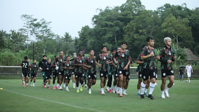 Sesi latihan PSS Sleman jelang lawan PSM Makassar, Rabu (6/3/2024).