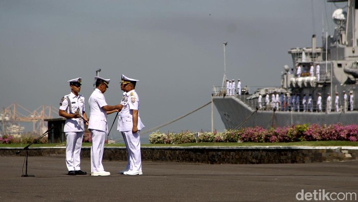 Koarmada II Surabaya Gelar Upacara Sertijab Panglima Koarmada II dari Laksdya TNI Dr. Denih Hendrata, S.E., M.M., CHRMP., kepada Laksda TNI Ariantyo Condrowibowo, M.Tr.Opsla., di Dermaga Madura, Ujung, Surabaya, Rabu (6/3/2024).