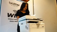Ketiga printer laser terbaru ini menawarkan kualitas dan keandalan dalam mencetak dengan efisiensi biaya yang optimal untuk semua kebutuhan pencetakan. Produk ini merupakan seri pertama dengan toner original terhemat di Indonesia, dengan harga toner sebesar Rp. 190 ribu, tidak jauh berbeda dengan harga toner non-original atau compatible yang dapat mengurangi performa printer. Selain itu, kapasitas toner ini terbilang cukup besar yaitu sampai dengan 2,600 halaman hitam putih.