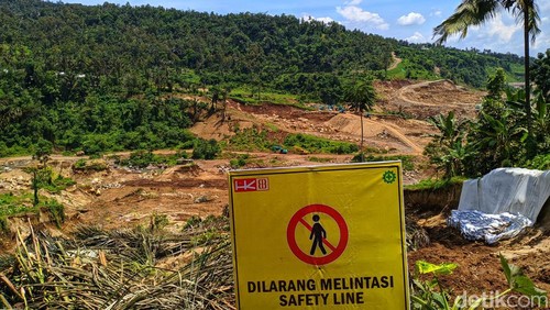 Suasana proyek Bendungan Meninting, Selasa (9/1/2024). (Ahmad Viqi/detikBali)
