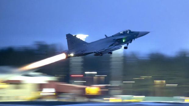 A JAS 39 Gripen C/D takes off during military exercise Nordic Response at Luleå-Kallax Airport, near Luleå, Sweden, Monday, March 4, 2024. NATO kicked off an exercise on Monday to defend its newly expanded Nordic territory when more than 20,000 soldiers from 13 nations take part in drills lasting nearly two weeks in the northern regions of Finland, Norway and Sweden. (Anders Wiklund/TT News Agency via AP)