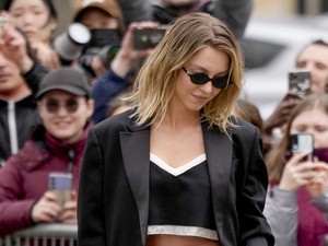 Gaya Nyentrik Sydney Sweeney Tanpa Celana, Pamer Underwear Rp 87 Juta