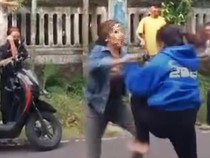 Viral Duel Remaja Perempuan di Lombok gegara Rebutan Pacar