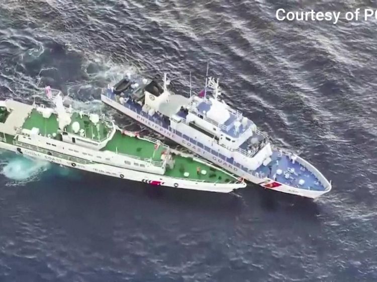 Tegang! Penampakan Kapal China-Filipina Tabrakan di Laut China Selatan