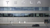 Dilaporkan AP, Selasa (5/3/2024), Kementerian Dalam Negeri Jerman, pemadaman listrik tidak hanya terjadi di pabrik Tesla saja tapi juga permukiman yang berdekatan dengan pabrik mobil listrik itu.   