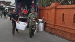 Potret Respon Cepat TNI-Polri Bantu Korban Banjir di Kota Mojokerto