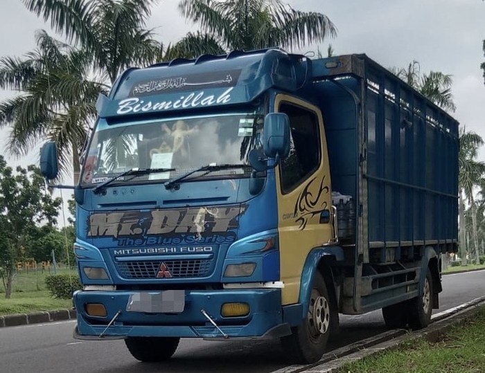 Truk yang ugal-ugalan di Sukabumi