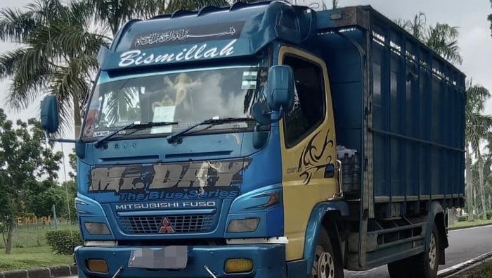 Truk yang ugal-ugalan di Sukabumi