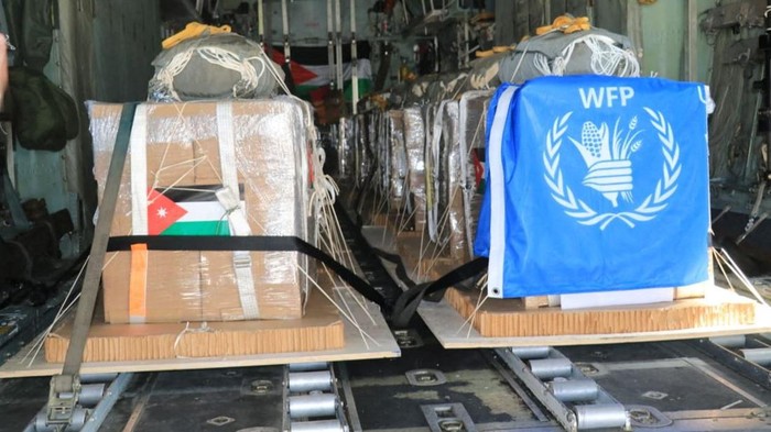 Yordania-AS Kembali Jatuhkan Paket Bantuan untuk Gaza dari Langit A picture released on March 5, 2024, by the Jordanian Armed Forces website shows what it said was aid parcels to be air-dropped to Gaza, in an operation it said was being carried out with the participation of the United States, Egypt and France, in Zarqa, Jordan. Jordan Armed Forces/Handout via REUTERS ATTENTION EDITORS - THIS IMAGE WAS PROVIDED BY A THIRD PARTY NO RESALES. NO ARCHIVES.