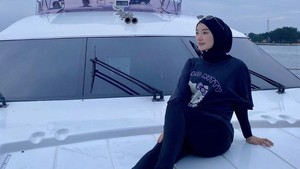 Ini salah satu yang cukup fenomenal. Zaskia Gotik gagal menikah dengan Vicky Prasetyo yang dituding sebagai playboy dan penipu. Foto: Instagram @zaskia_gotix