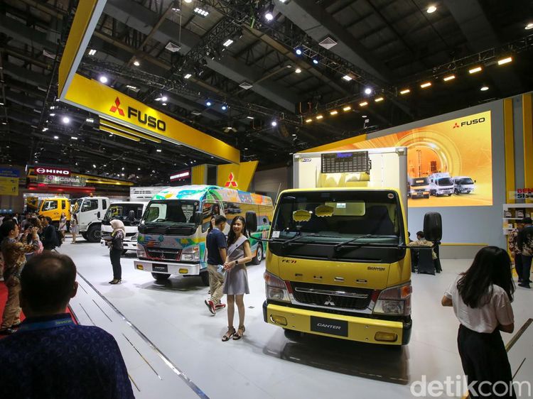 5 Truk Andalan Fuso Mejeng di GIICOMVEC 2024