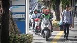 Bandel! Pemotor Masih Serobot Trotoar, Siap-siap Denda Mengintai