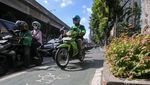 Bandel! Pemotor Masih Serobot Trotoar, Siap-siap Denda Mengintai
