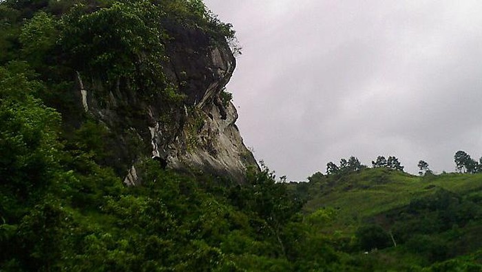 Batu Gantung di Danau Toba, Sumatera Utara.