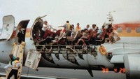 Langit-langit Boeing 737 robek, dan sebagian besar badan pesawat kemudian menyusul, membuat para penumpang terpapar angin ekstrem di ketinggian 24.000 kaki di atas Samudra Pasifik (Foto: OnDisasters/X)