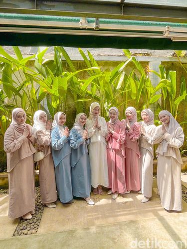 Brand lokal yang berasal dari Surabaya,Jawa Timur, Yeppu Outfit mengeluarkan koleksi Lebaran 2024 dengan mengusung warna pastel. Koleksi khusus Hari Raya bertajuk Jannah Set. Yeppu Outfit, brand lokal yang berasal dari Surabaya,Jawa Timur ini mengeluarkan koleksi Lebaran 2024 bertajuk Jannah Set.