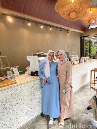 Brand lokal yang berasal dari Surabaya,Jawa Timur, Yeppu Outfit mengeluarkan koleksi Lebaran 2024 dengan mengusung warna pastel. Koleksi khusus Hari Raya bertajuk Jannah Set. Yeppu Outfit, brand lokal yang berasal dari Surabaya,Jawa Timur ini mengeluarkan koleksi Lebaran 2024 bertajuk Jannah Set.
