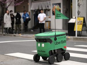 Canggih! Ini Robot Pengantar Makanan di Jepang