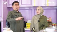 Rak berukuran besar yang dipakai untuk menyimpan alat-alat dapur juga berwarna ungu. Mulai dari oven hingga rice cooker. Foto: YouTube Atta Halilintar